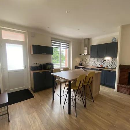 Prázdninový dům Maison Renovee Avec Jardin, Proche Du Parc Des Volcans D'auvergne, Ideale Pour Randonnees Et Detente - Fr-1-742-564 *